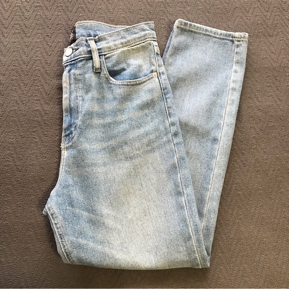 Light Wash Women’s Jeans - Classic Straight Fit